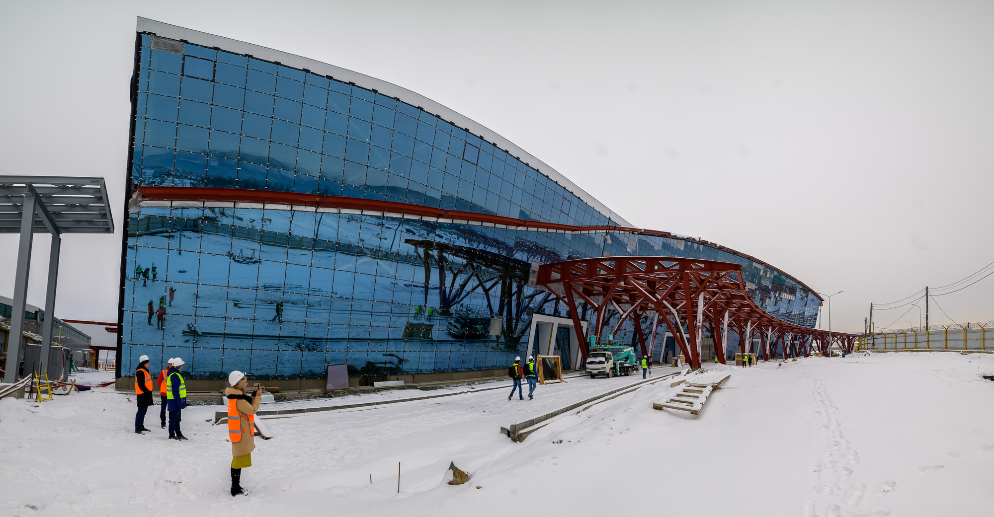 Терминал 2022. Аэропорт Хомутово Южно-Сахалинск. Аэропорт Южно-Сахалинск новый терминал 2022. Аэропорт Южно-Сахалинск новый терминал. Аэровокзал Южно-Сахалинск.